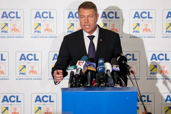 KLAUS IOHANNIS a participat la CEREMONIA pentru militarii MORŢI în accidentul aviatic, la Sibiu