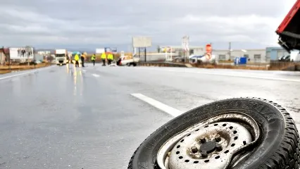 ACCIDENT CUMPLIT: 8 victime. Răniţii au primit îngrijiri medicale pe carosabil