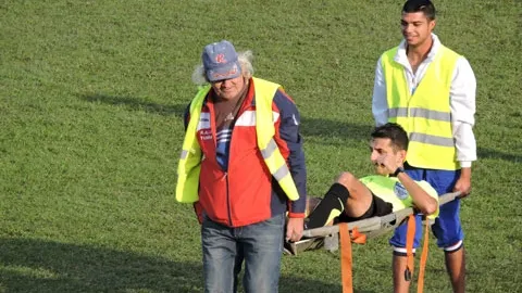 SITUAȚIE INEDITĂ. Arbitru s-a accidentat și a fost înlocuit de un arbitru-spectator