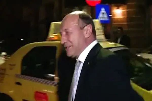 Băsescu, întâlnire cu Elena Udrea şi cu lideri ai PMP la Hanu' Berarilor