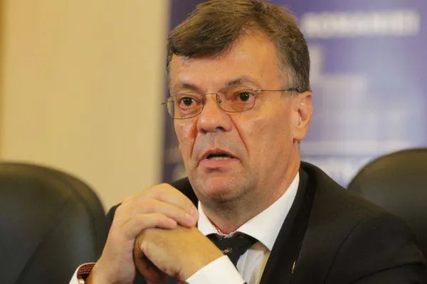 Akos Mora, înlocuit de Tudor Barbu în funcția de vicelider al grupului PNL din Senat