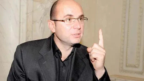 Guşă: Finalul de campanie PONTA-IOHANNIS, între "Io sono italiano vero" şi "Ich bin ein berliner"