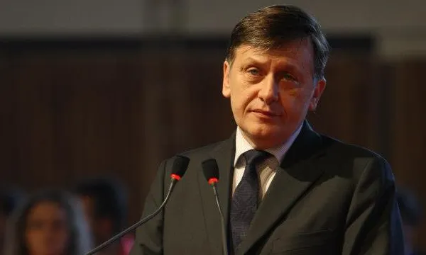 Crin Antonescu și întortocheata sa întoarcere din USL