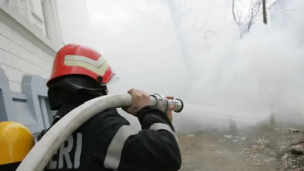 O FEMEIE a murit iar alte trei au fost rănite, după ce o BUTELIE DEFECTĂ a EXPLODAT în restaurant