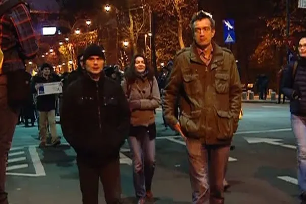 Cum a ignorat TVR 1 protestele din România, dar le-a văzut pe cele din Ungaria