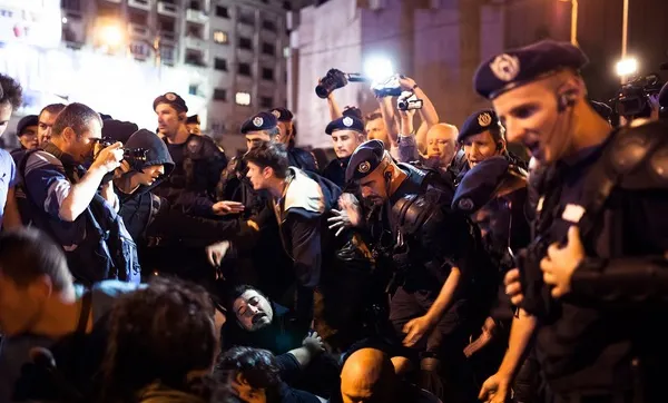 PROTESTE. REVOLTĂ şi la Baia Mare! Două mitinguri se ţin în acelaşi timp, cu afinităţi diferite