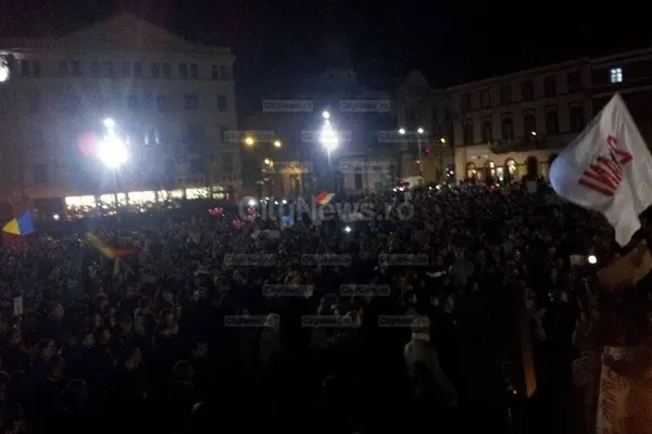 PROTESTE.  ALERTĂ - 6000 de oameni mărşăluiesc în Cluj. Care sunt zonele spre care se îndreaptă