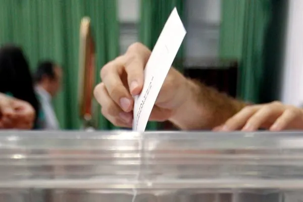 ALEGERI PREZIDENŢIALE 2014. Proteste VIOLENTE după vot, în Diaspora