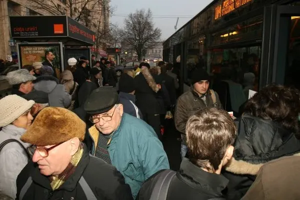 MARTOR OCULAR. Circulația cu RATB în Capitală! Condițiile inumane la care sunt supuși călătorii