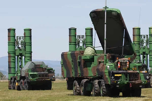 Rusia desfășoară sisteme de rachetă S-300PMU în Crimeea