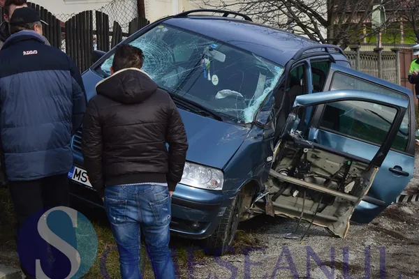ACCIDENT RUTIER la Cluj. Trei autovehicule IMPLICATE şi o femeie, GRAV RĂNITĂ