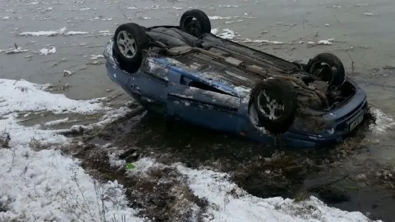 ACCIDENT SPECTACULOS la Cluj: o maşină s-a răsturnat