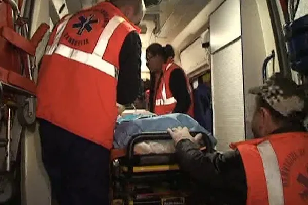 ACCIDENT TERIBIL la Târgovişte. O fetiţă şi tatăl său, LOVIŢI de maşină, pe trecerea de PIETONI