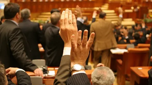 PENSIILE DE LUX revin în forţă pe agenda aleşilor