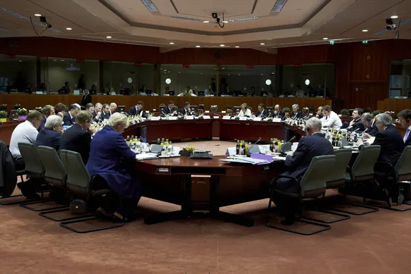 Liderii UE dezbat strategia faţă de Rusia. Băsescu vrea creşterea nivelului sancţiunilor