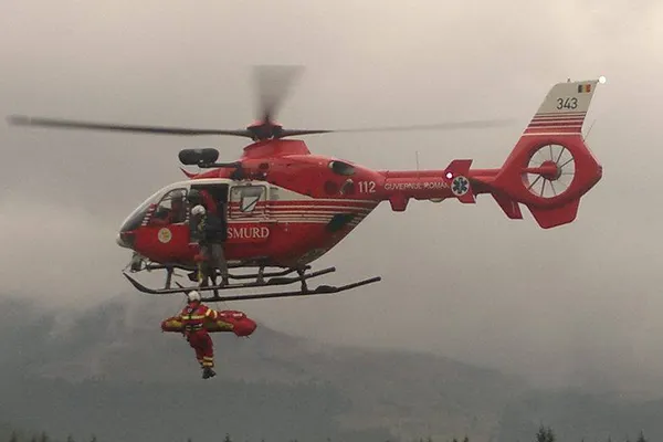 ELICOPTER SMURD PRABUSIT. Scafandrii caută o DRONĂ ce a surprins imagini de la locul accidentului