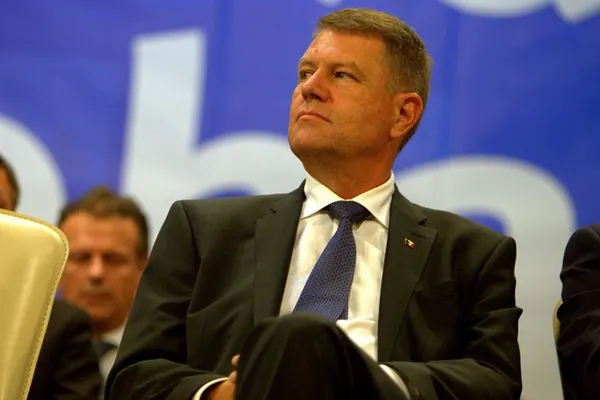 Iohannis a semnat decretul de rechemare a lui Lazăr Comănescu din funcţia de ambasador în Germania