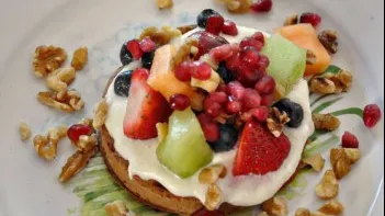 Peste un sfert dintre români sar peste micul dejun. Ce alimente ar trebui să mâncăm dimineaţa