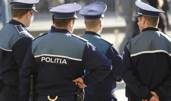 Cinci persoane au fost ridicate de polițiști, după ce au promis locuri de muncă în PRESĂ sau la MAI