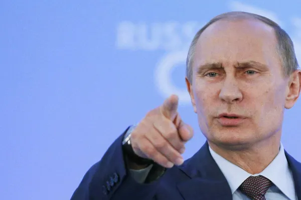 Vladimir Putin: "Occidentul încearcă să pună ursul rus în lanţ, să-i smulgă colţii"