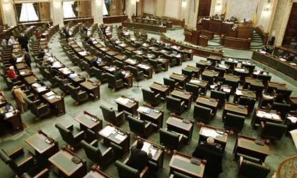Senatul a adoptat legea de abilitare a Guvernului de a emite ordonanţe în vacanţa parlamentară