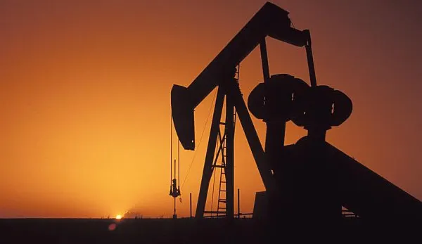 Fostul Guvern a negociat cu FMI un impozit suplimentar de 35% pe profiturile petroliștilor