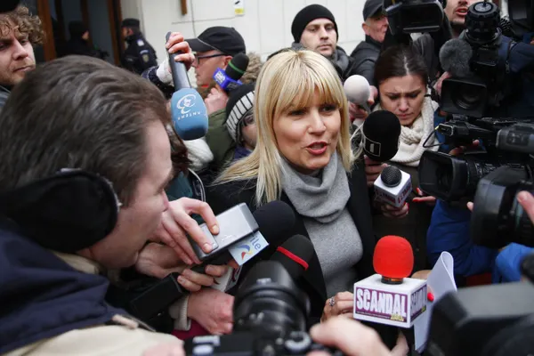 Elena Udrea s-a prezentat la Poliţie: "Programul este marţi şi vineri, la 11:00"