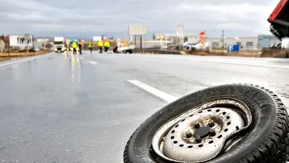 ACCIDENT TERIBIL: Două persoane au murit după ce un autoturism s-a ciocnit cu un autobuz pe DN 3B