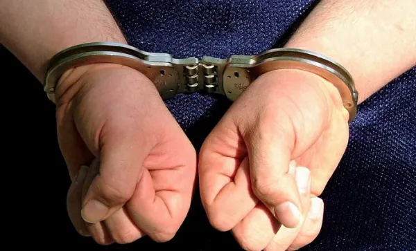 Primarul bătăuș al comunei Redea, județul Olt, a fost reținut de polițiști. Edilul este acuzat că a agresat un bărbat și i-a luat telefonul mobil