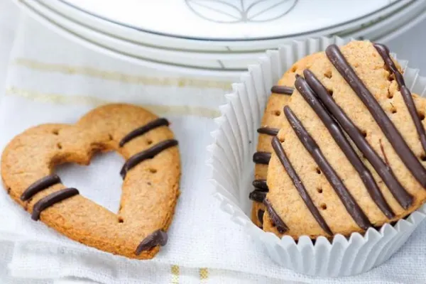 Ce este acrilamida şi cum ne afectează sănătate? Se găseşte în biscuiții, chipsurile şi cartofii