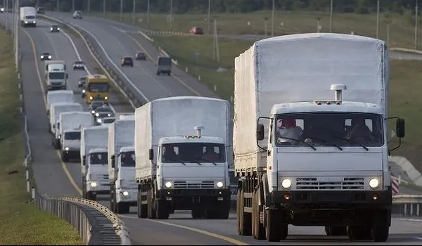 ALARMĂ în Ucraina - Rusia trimite al 11-lea convoi umanitar. Kievul afirmă că este vorba de muniţie