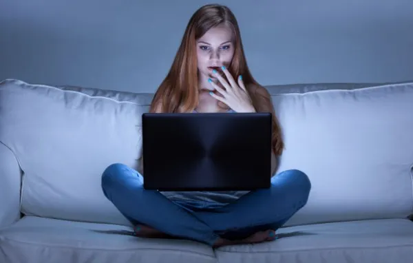 Cum îți afectează Facebook-ul sănătatea