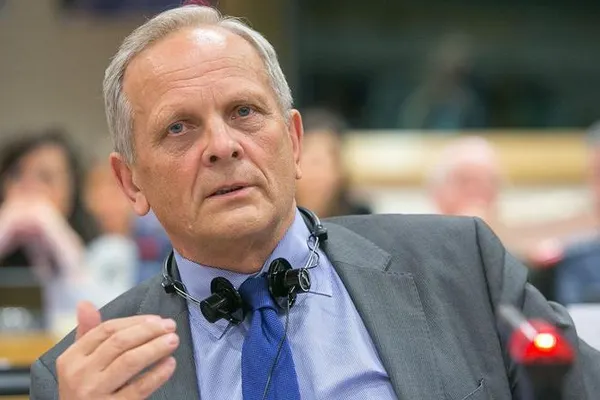 Teodor Stolojan sare în apărarea guvernului Dăncilă, în numele "patriotismului"