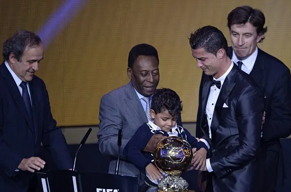 Reacţia-surpriză a fiului lui C. Ronaldo atunci când l-a văzut pe Messi la gala "Balonul de aur"