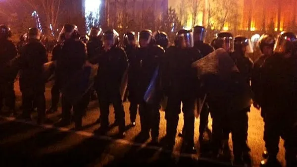 PROTEST în fața GUVERNULUI. Sute de revoluționari, manifest față de obligativitatea certificatelor