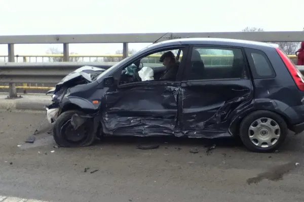Accident grav pe A2. Nouă mașini au fost lovite de un tir