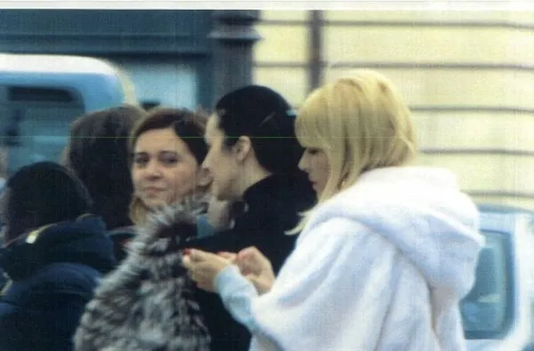Elena Udrea ar fi fost denunțată de Ana Maria Topoliceanu, prietena care a însoțit-o la Paris