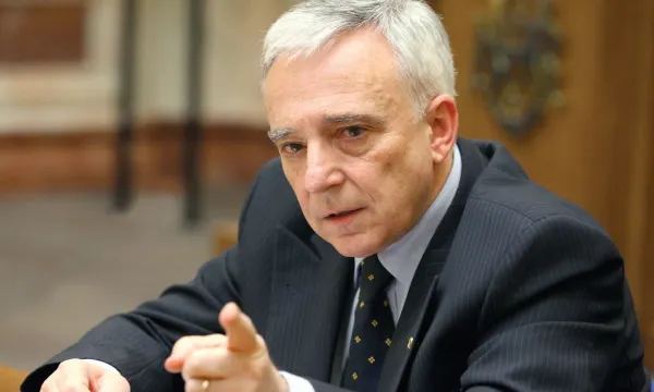 Mugur Isărescu, un nou atac la Guvern: "De câte ori trebuie să dăm cu capul ca să învățăm minte?"