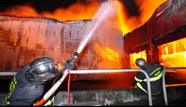Două tiruri au ars în urma unui accident rutier