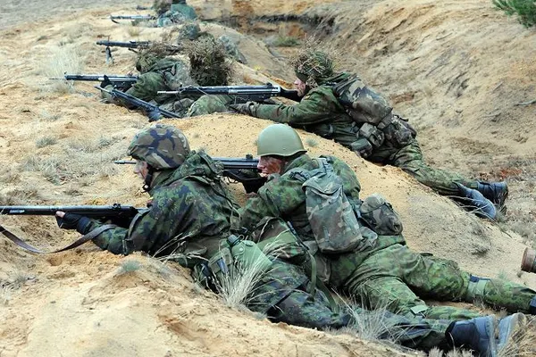 Efectul tensiunilor cu Rusia: un stat UE reintroduce serviciul militar obligatoriu