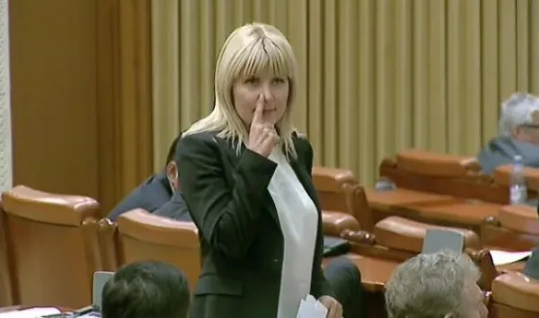 Ruxandra Dragomir: Știu ce înseamnă gestul făcut cu degetul de Elena Udrea