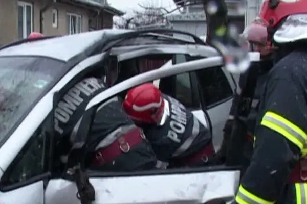 Un autocar al unei firme cunoscute de transport, implicat în accident