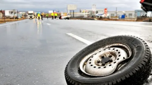 Accident teribil în Italia. Un autocar plin cu elevi, lovit în plin de două tiruri: zeci de răniți