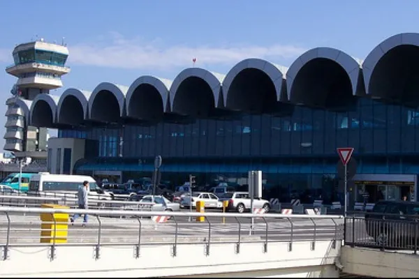 Guvernul ia decizii radicale în privinţa aeroportului Otopeni şi a Taromului
