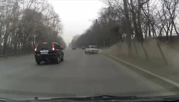 Cel mai norocos şofer beat din toate timpurile vine din Rusia