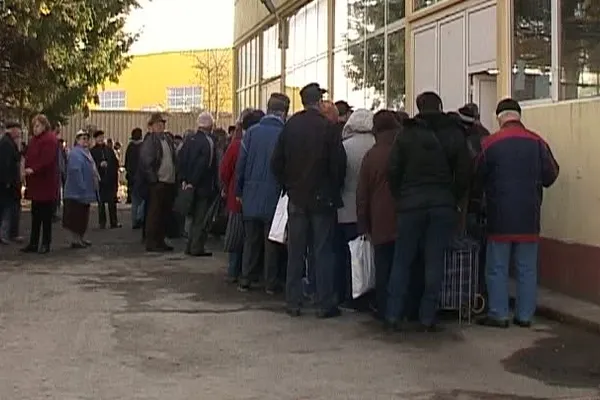Coadă la alimentele de la Uniunea Europeană
