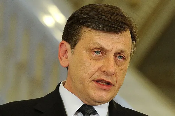 Cum vrea PNL să își plătească datoria de 3 milioane de euro, din mandatul lui Crin Antonescu