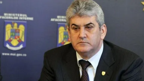 Gabriel Oprea susține că ”s-a bătut” ca pensiile militarilor să rămână