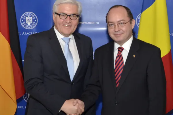 Gafă diplomatică: Aurescu i-a înmânat omologului său german o hartă a Franței cu drapelul german