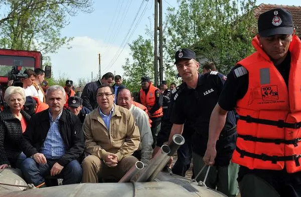 Cele mai penibile declarații pe care politicienii le vor uitate: De la ”Fă Doina” la cocoșei de aur